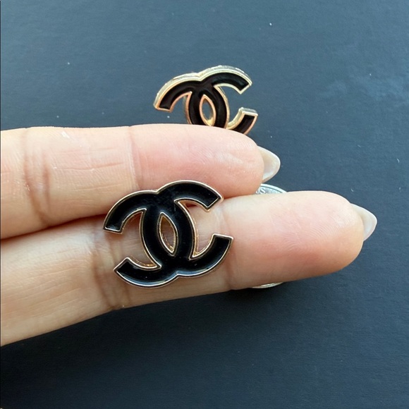 Beautiful buttons handmade into earrings - Picture 2 of 6